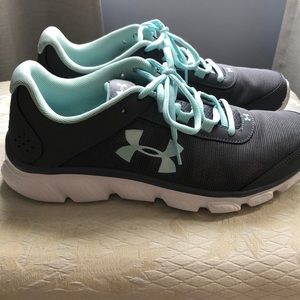 Under Armour women’s size 10 running shoes